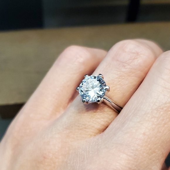 Size 6.5 925 Sterling Silver Brilliant Single Round Cubic Zirconia Ring - Picture 3 of 8